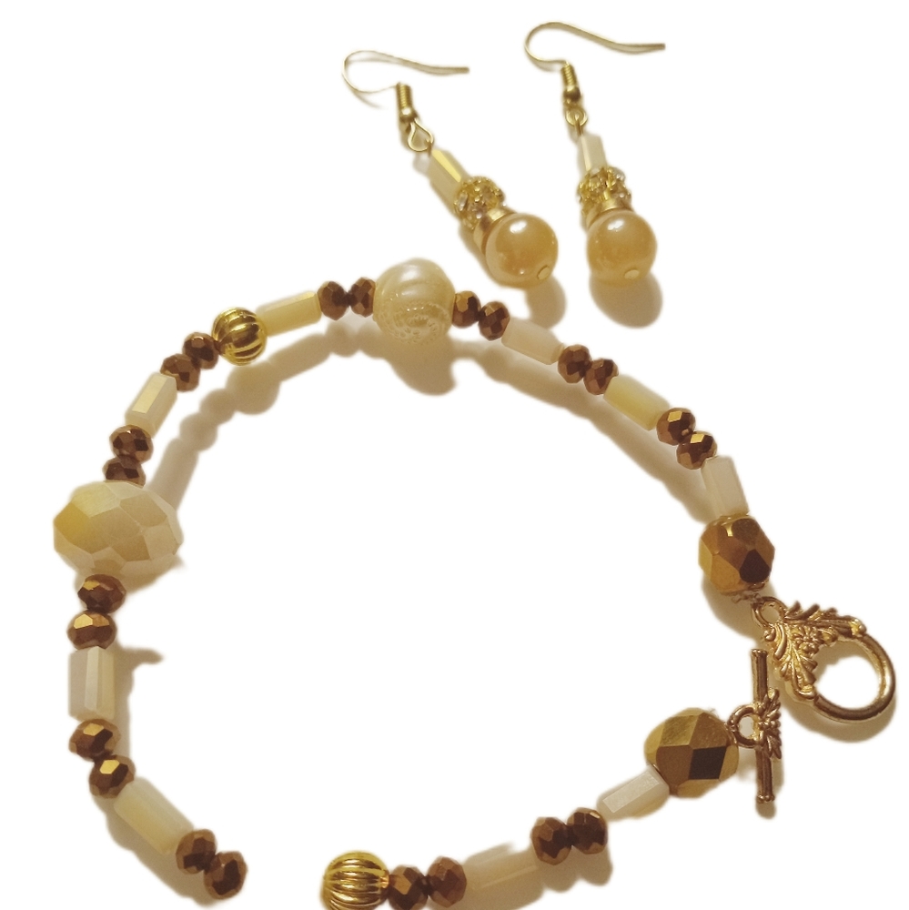 Bracelet and earrings